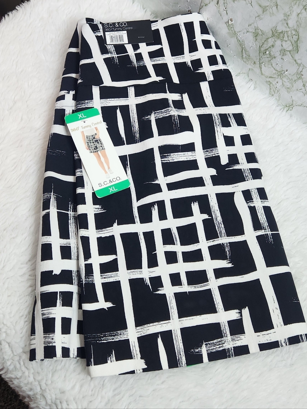 S.C.&CO. Black Ivory Grid Skort
